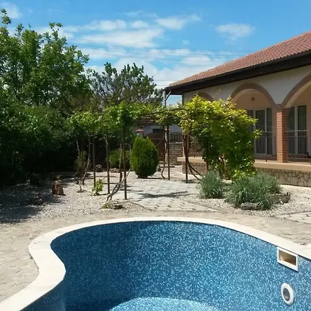 Sunny Villa
